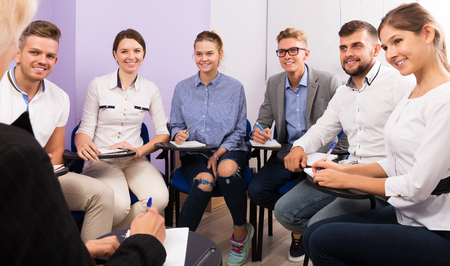 B2B Content-Marketing für die deutsche Industrie: Besonderheiten, Formate und Vertriebsintegration