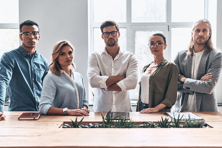 Open Source vs. proprietäre KI-Lösungen für Start-ups in Deutschland