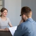 Kundenbefragungen und Interviews richtig durchführen: Leitfaden für Gründer